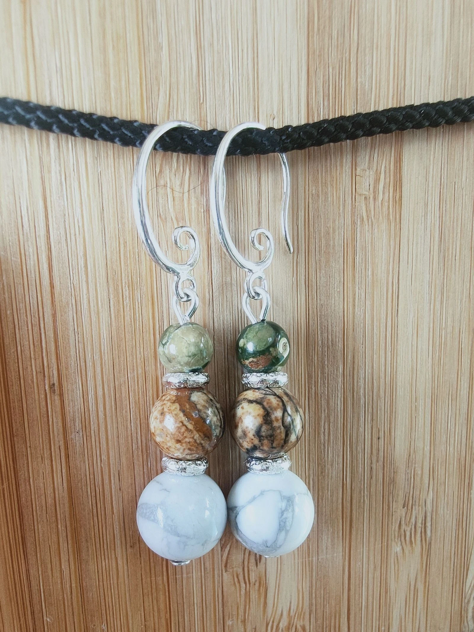 A pair of bohemian style earrings – photo 4